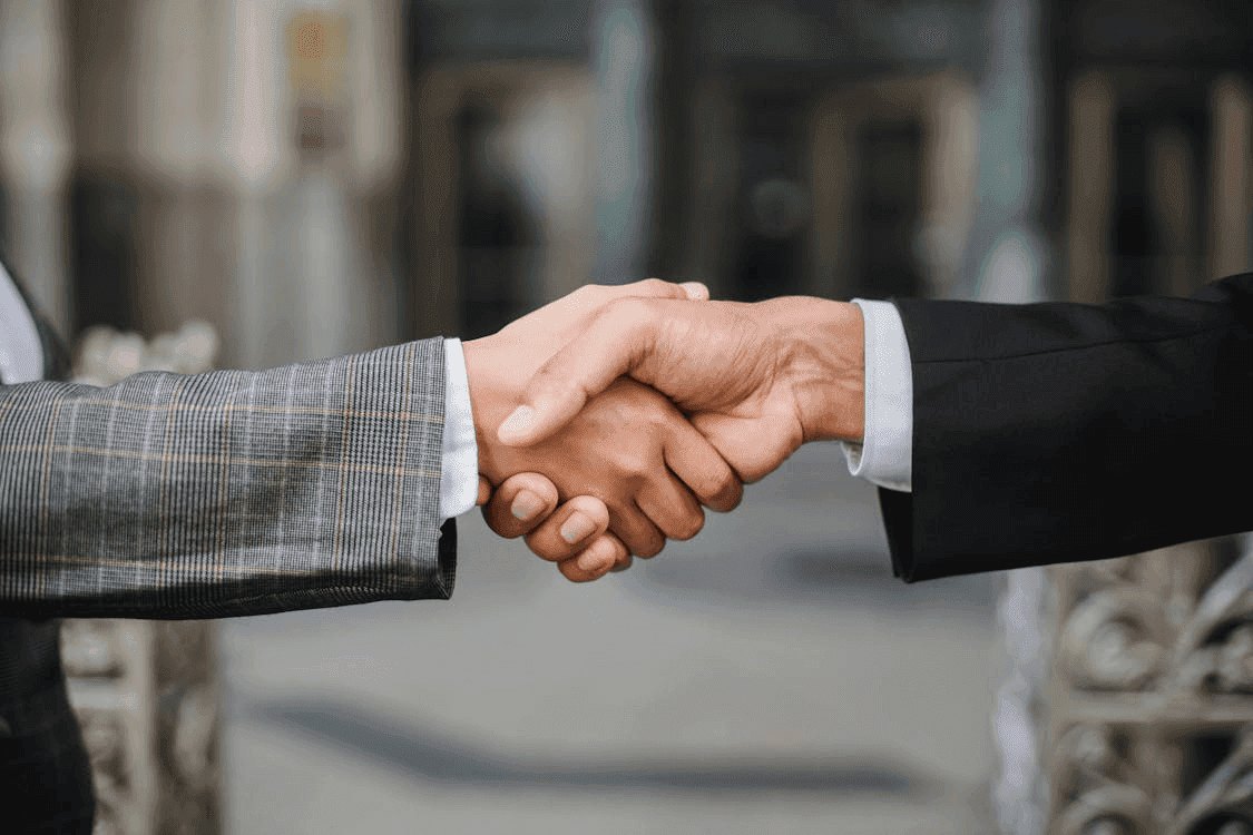 Handschlag nach einer erfolgreichen Zusammenarbeit